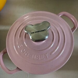 Le Creuset Chiffon Pink Dutch Oven with bear knob ✨🐻